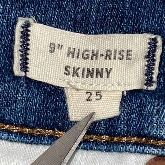 MADEWELL 9" Mid-Rise Skinny Jeans in York Wash Rip and Repair Edition Size 25. - Picture 11 of 16